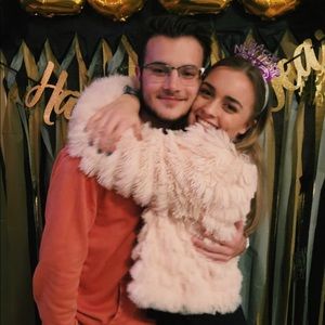 Meet your Posher, Sydni